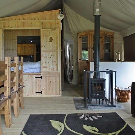 Bear Lodge - Glamping Lympne Dış mekan fotoğraf