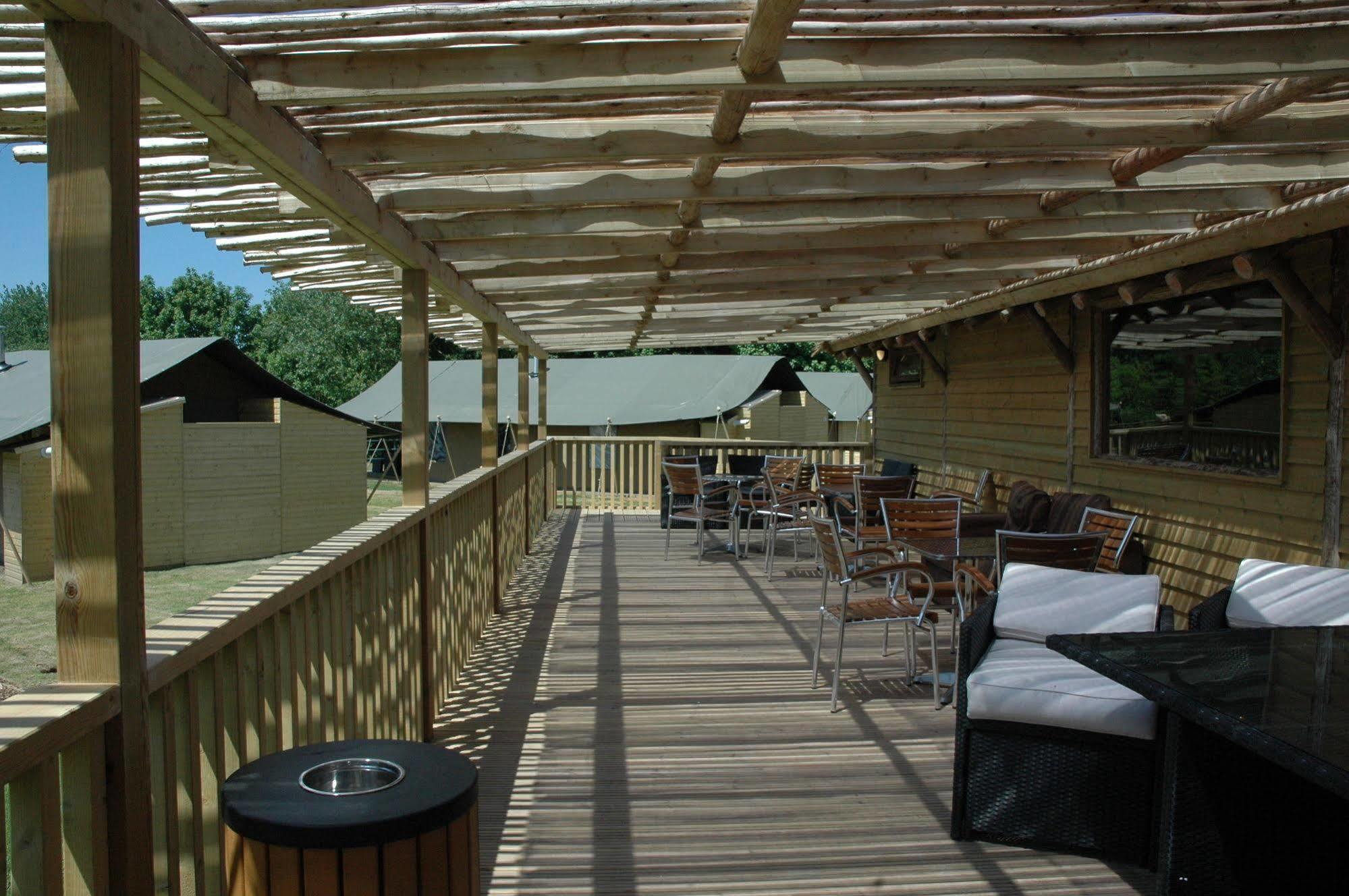 Bear Lodge - Glamping Lympne Dış mekan fotoğraf